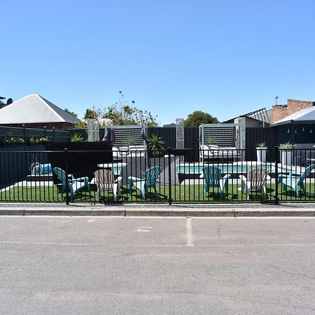 Town House Motor Inn Horsham Esterno foto