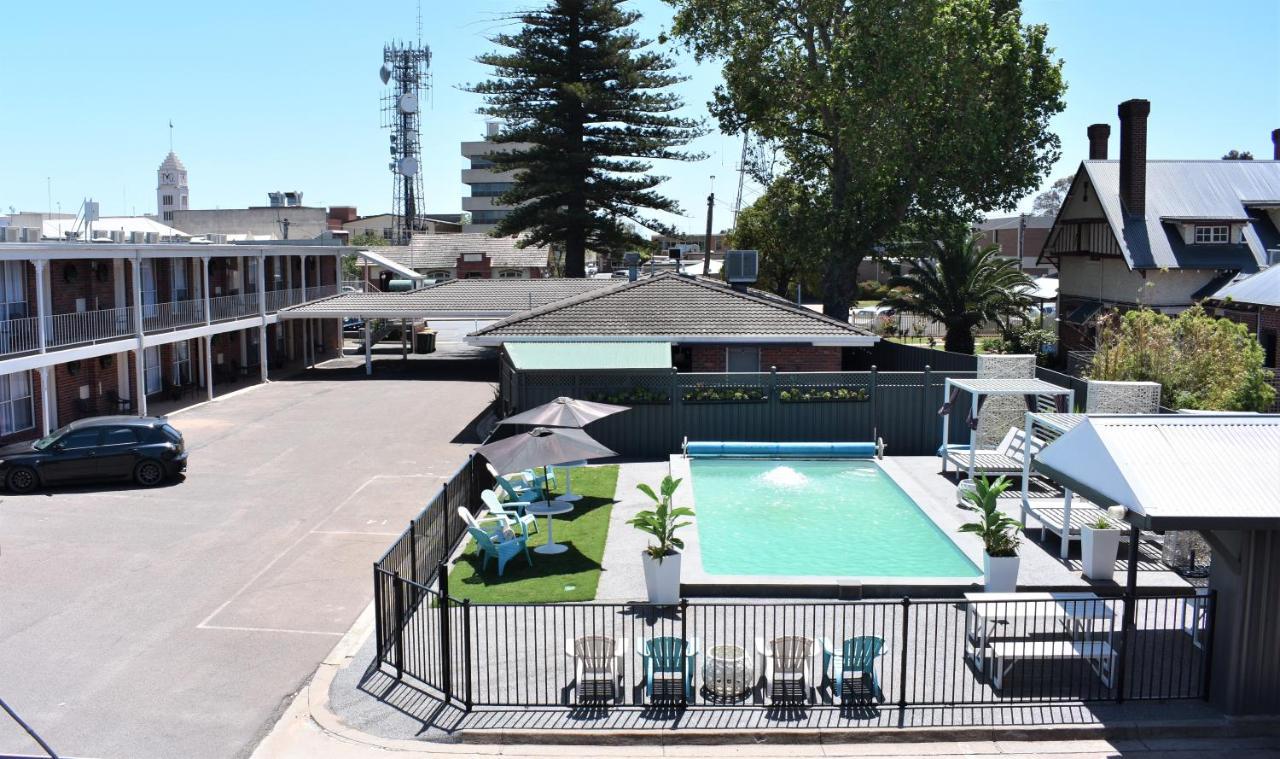 Town House Motor Inn Horsham Esterno foto