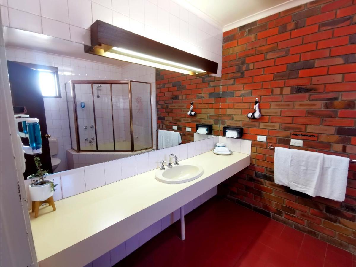 Town House Motor Inn Horsham Esterno foto